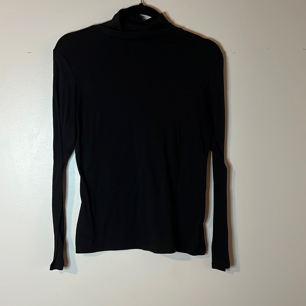 Black longsleeve turtleneck